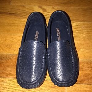 Toddler boy size 9.5 navy loafer never worn